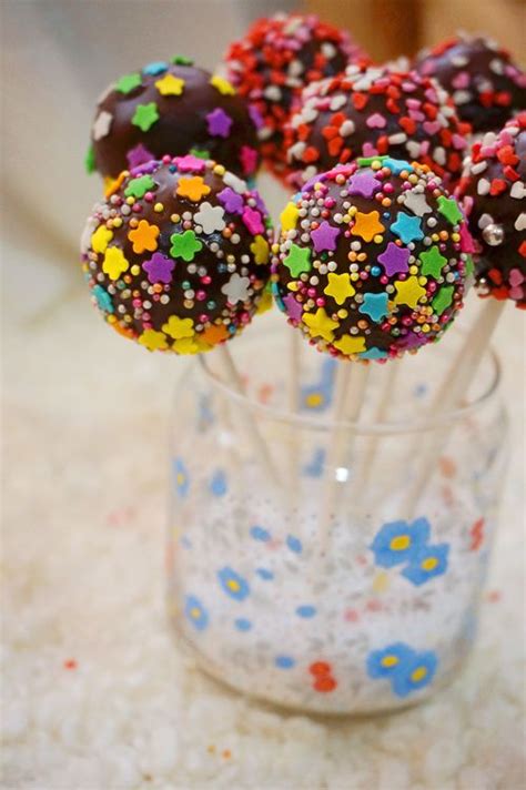 Mix ingredients and fill the bottom of the cake pop mould ¾ of the way up and place the other mould on top. Cake Pop Recipe Using Cake Pop Mold - How To Make Cake ...