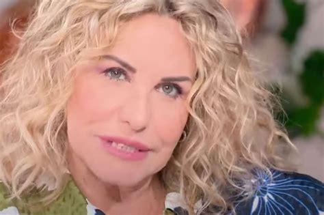 Antonella Clerici lo ammette davanti alle telecamere chi è l uomo che