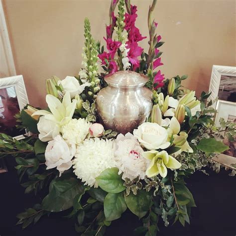Beautiful Urn Wreath Funeral Arrangements Funeral Flowers Floral Wreath