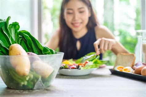 Konsumsi makanan sehat dan menghindari makanan berlemak, tinggi gula, dan sodium menjadi awal baik untuk jantung sehat. 4 Rekomendasi Minuman Sehat untuk Jantung Anda • Hello Sehat