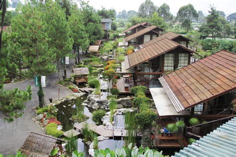 Air terjun bandung psling hits dan populer di kunjungi wistawan saat akhir pekan dan liburan dengan pemandangan curug yang indah airnya bersih dingin deras. Villa Air Bandung - Natural Resort Lembang Berasa di Jepang
