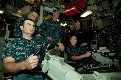 17 Incredible Photos Of Life On A Us Navy Submarine