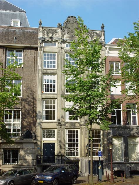 Voor wie er meer over wil lezen is hier een link: Huis Van Brienen - Amsterdam - Mooi Noord-Holland
