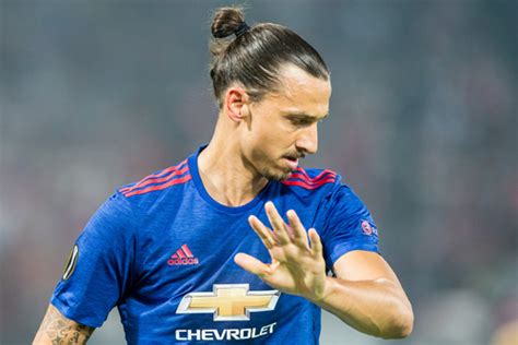 ¿Por qué la estrella de futbol Zlatan Ibrahimovic está perdiendo su pelo?