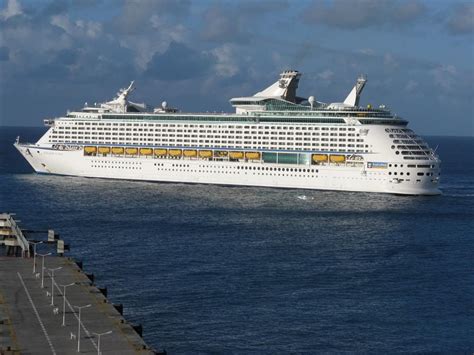 Explorer of the Seas | Cruceros, Pasajeros, Famosos