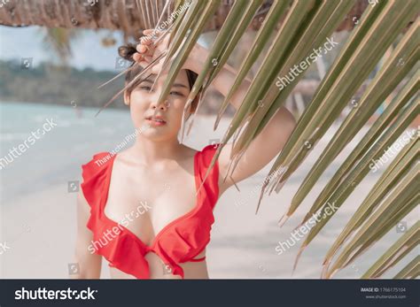 Young Sexy Woman Bikini Enjoying Summer库存照片1766175104 Shutterstock