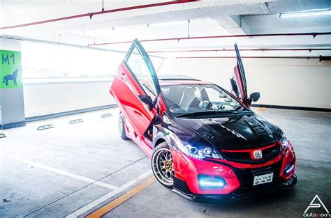 The 2009 civic is now available, with a modified front end, and a few more cabin features. This Fully Modified Honda Civic Is Drenched In Sportiness