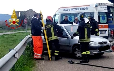 Sette autovetture coinvolte, pare nessun ferito. Barumini, incidente tra un'auto e un furgone: due i feriti ...