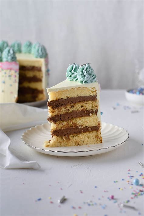 Finde diesen pin und vieles mehr auf home sweet kitchen von johanna maria. Daim Schokoladen Geburtstagstorte mit Zuckerstreuseln ...