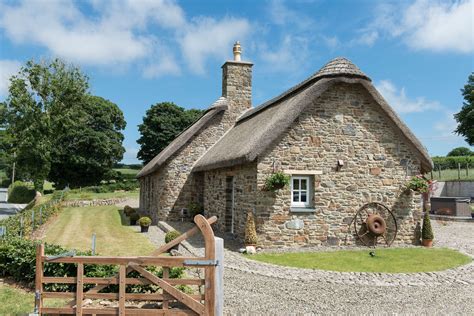 Real Home A Thatched Welsh Long House Extended And Updated For Modern