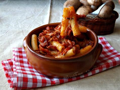 Pasta rustica con funghi provola e prosciutto crudo