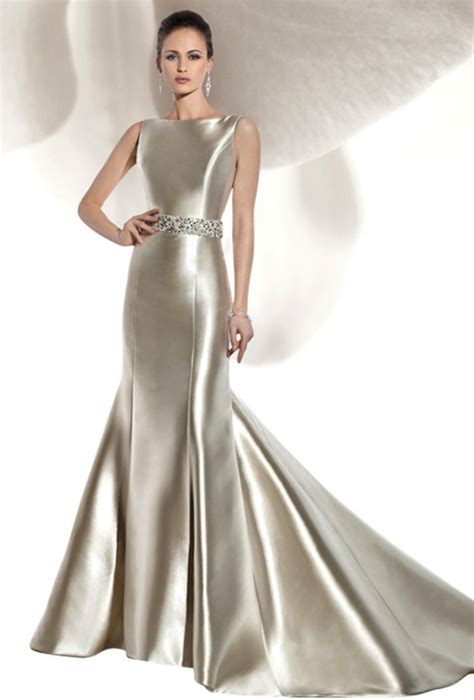 A stunning two tier, circle cut wedding veil with a crystal bead, rhinestone and pearl edge. 33 momme silk reversible satin fabric pearl white/medium ...