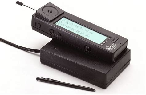 It had a calendar, it ibm's pioneering product was also the first mobile phone to feature software apps and could be linked up to a fax machine. IBM Simon, el primer smartphone de la historia, cumple 23 años