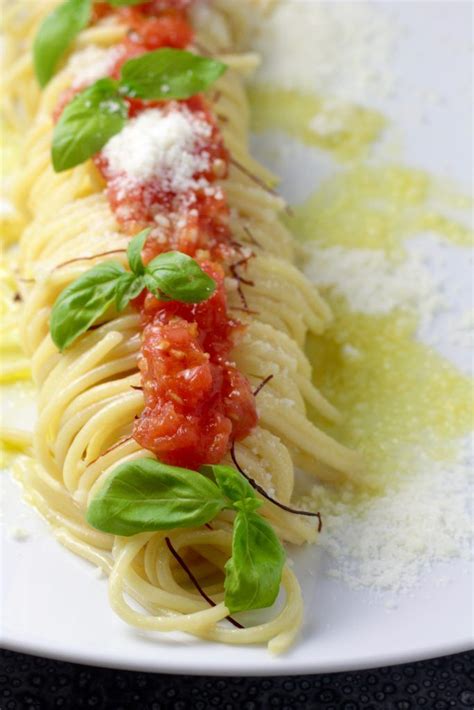 Spaghetti Al Pomodoro With A Twist Beautiful Summer Tomatoes And Fresh
