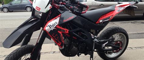L'aprilia sxv è una moto da supermotard prodotta dall'aprilia. Aprilia SXV 550 (SOLGT) - 2006 - Den er vild! Det eneste ...