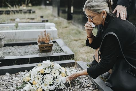 Funeral Flowers Guide and their Meaning | My Tributes