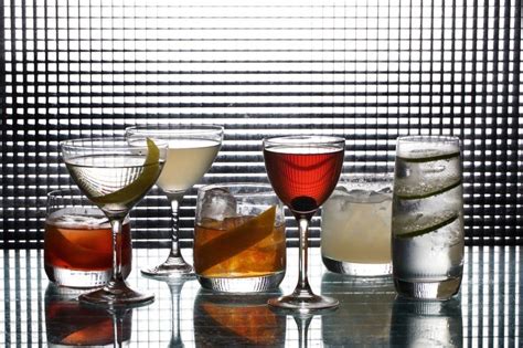The 7 Essential Cocktails Every Drinker Should Know How To Make Whisky Cocktail Recipes