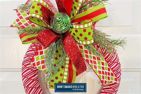 Diy Christmas Wrapped Candy Cane Wreath How To Make Wreaths Wreath