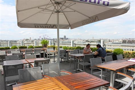 L'instant d'une soirée, vous pouvez privatiser ce lieu et partager avec vos convives l'une des plus belles vue de paris. Le Zyriab by Noura | Bars à Jussieu, Paris