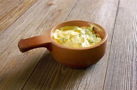 The Authentic Bearnaise Sauce Recipe - TheFoodXP