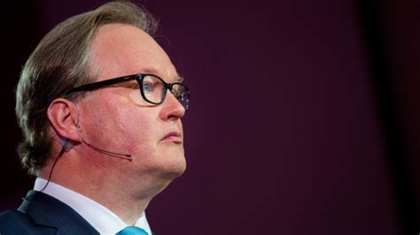 Johannes cornelis hans van baalen (born 17 june 1960) is a dutch politician of the people's party for freedom and democracy (vvd) who has served as a member of the european parliament and leader of the people's party for freedom and democracy in the european parliament from 2009 until. Van Baalen (VVD) wil Griekenland uit de euro | NOS