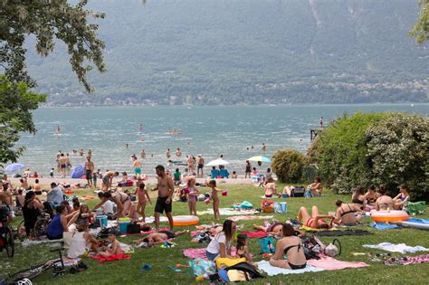 En Images Savoie Les Plages Du Lac Du Bourget Prises Dassaut