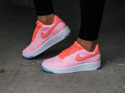 In common parlance the term refers to those air force aircraft specifically designed, built, and used for the purpose of transporting the president. Damen Schuhe sneakers Nike W Air Force 1 Flyknit Low ...
