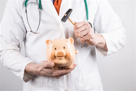 Physician Salaries On Rise But One Third Still Dissatisfied
