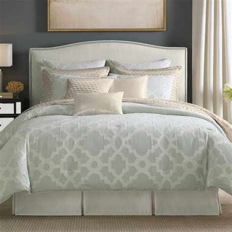 Whether you're looking to make a bold statement in your bedroom or want to transform it into a serene sanctuary, comforter sets from bed bath & beyond. Find the Perfect Gift for Mom from Beddingstyle.com