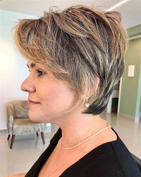 Cutest Short Feathered Hair Ideas For An Amazing Layering Effect