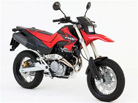A comedian once said that fashion is like a train and at some point, parents just hop off and say they are not going. Honda FMX 650 Tuning - Fara-One.it
