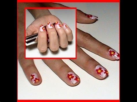 Flores rojas con fondo rosa. Nail Art: uñas decoradas con flores rojas/ Nails decorated ...