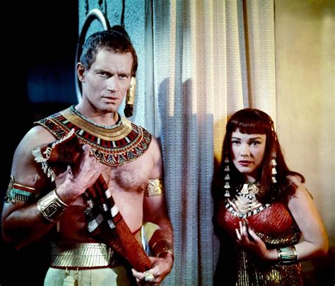 charleton heston as moses and anne baxter as nefretiri in cecil b demille s the ten