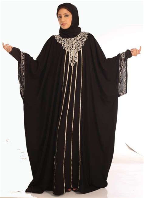 Kombinasi kain halus dengan brokat untuk dijadikan kaftan yang detail draperinya. Koleksi Busana Muslim Kaftan Abaya Untuk Wanita Gemuk - Kumpulan Model Baju Muslim Terbaik dan ...