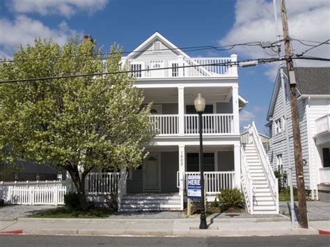 Enjoy free beach, a famous boardwalk, 200+ restaurants and great places to enjoy. 1 block from Boardwalk! OC Suites Floor 2 - 3-BR, 2-BA ...