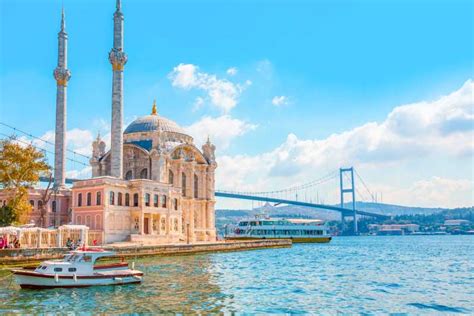 Why should a history lover go to Istanbul?