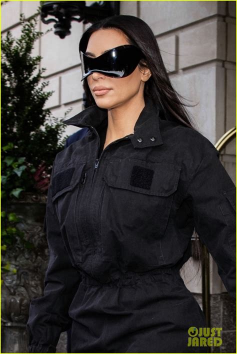 Kim Kardashian Wears Futuristic Sunglasses For A Day Out In Nyc Photo 4654093 Kim Kardashian