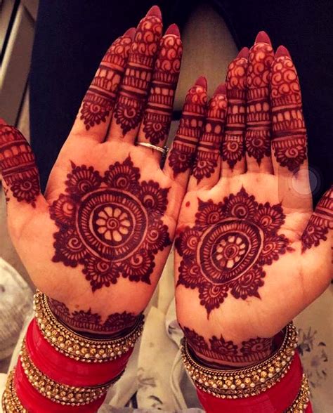 One of the popular designs in gol tikka mehndi designs is the one that forms the pattern of a flower. Latest and popular Gol Tikki Mehndi Designs with picture ...