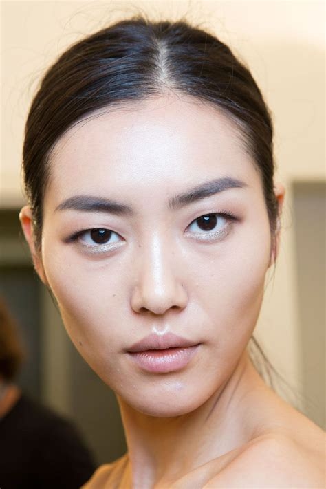 Liu Wen At Gucci Spring 2015 Model Face Liu Wen Asian Makeup