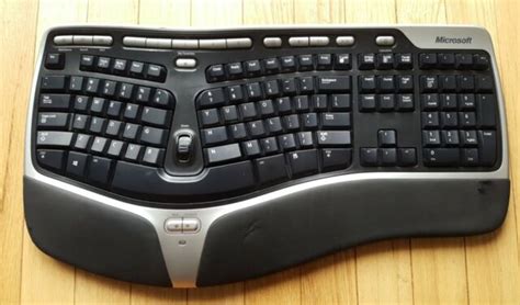 Microsoft Natural Wireless Ergonomic Keyboard 7000 Wug0619 Model 1118
