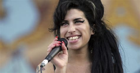 Amy Winehouse S Wedding Dress Stolen CW Tampa