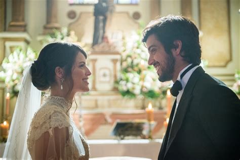 Ela dará risinhos de cócegas enquanto ernesto beija seu corpo. Orgulho e Paixão: Ema terá casamento com Ernesto, mas com ...