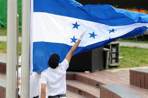 Feliz Día De La Bandera De Honduras 1 De Septiembre 11 Fotos