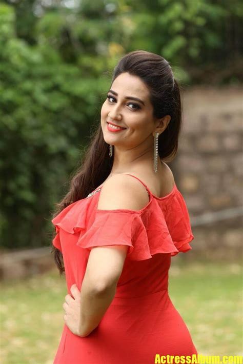 Telugu Tv Anchor Manjusha Long Hair Stills In Pink Dress At Trailer Launch Actress Album Hot