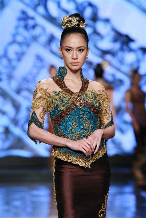59 best baju lurik images stripes dressmaking batik fashion. Contoh Model Kebaya Wisuda | Model Baju | Batik, Kebaya, Model
