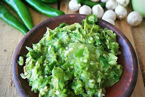 Cara membuat sambal padang ingin dipelajari oleh masyarakat pada umumnya. Resep Sambal Ijo yang Pedas dan Enak Khas Masakan Padang