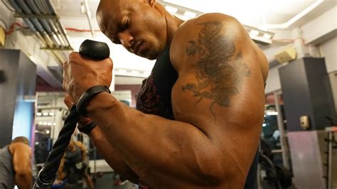 3 Secrets To Build Bigger Arms Faster (How To Make Biceps ...