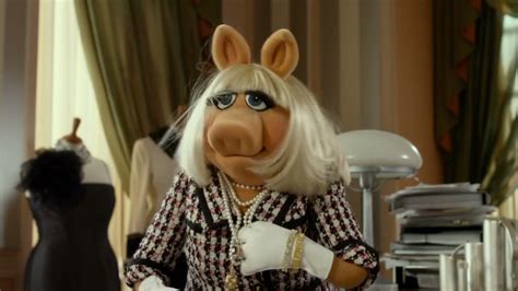 The Muppets 2011 Miss Piggy Refuses To Join Youtube
