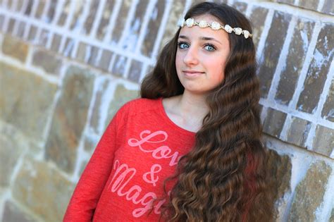 Other bandana hairstyles that you can experiment with are pairing it with braids, all types of braids. Bandana Curls | No-Heat Curl Hairstyles - Cute Girls ...