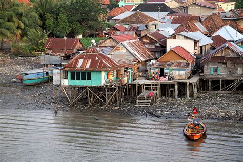 Fungsi homestay desa wisata 1. Rumah Kayu Tepi Sungai - Nyepi o